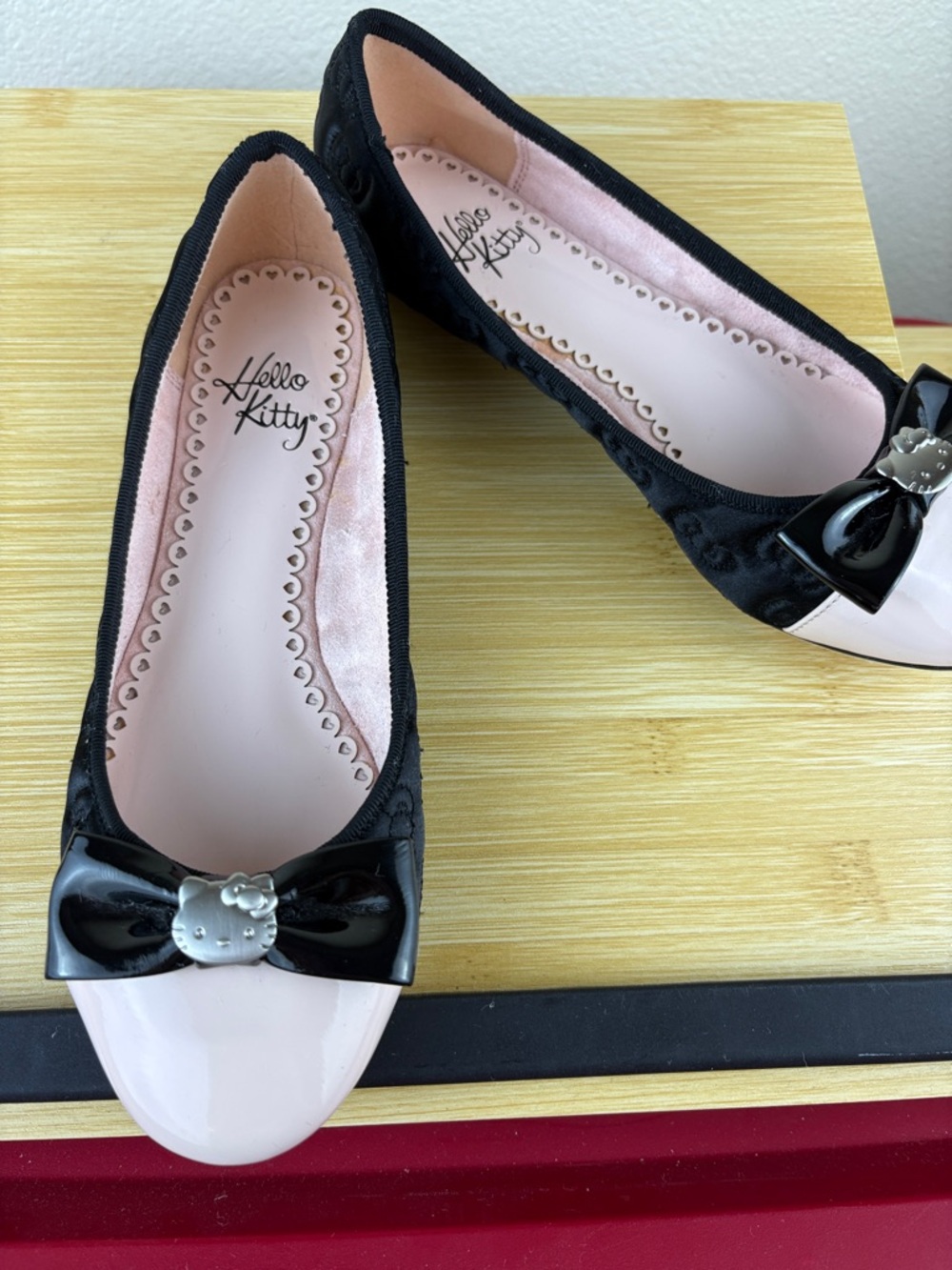 Hello Kitty Sanrio Patent Pink And Black Flats Kitty Charm Shoes 6 NEW RARE VTG - Picture 13 of 13